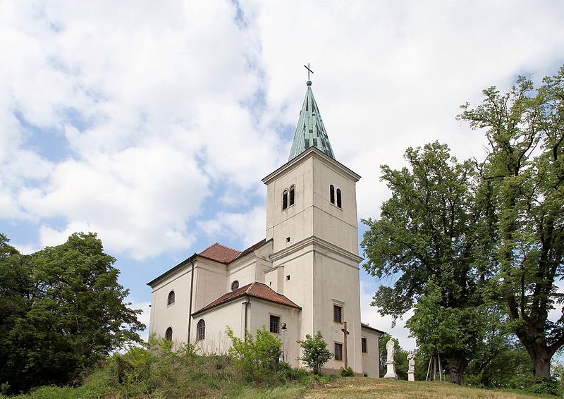 File:Karnabrunn - Kirche.JPG