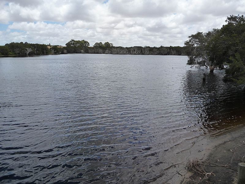 File:Lake Monginup.jpg