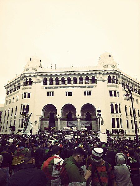 File:Manifestation Grande-Poste.jpg