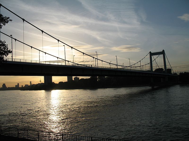 File:MuelheimerBrueckeKoeln.jpg