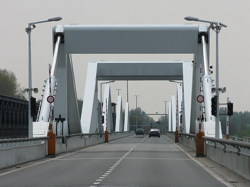 File:Nieuwe Scheldebrug Temse.jpg