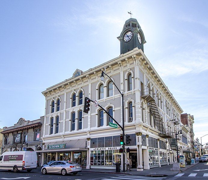 File:Petaluma 6920 (46485277045).jpg