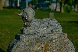 Lamb sculpture on a grave marker