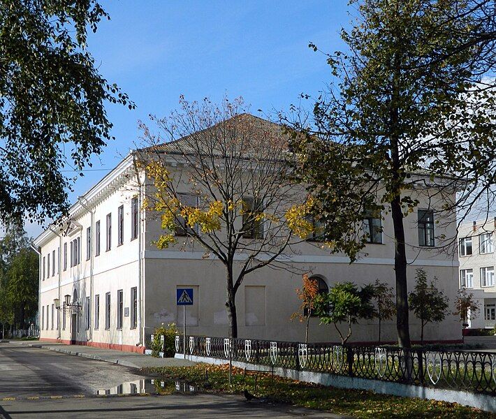 File:Slutsk Gymnasium east.jpg