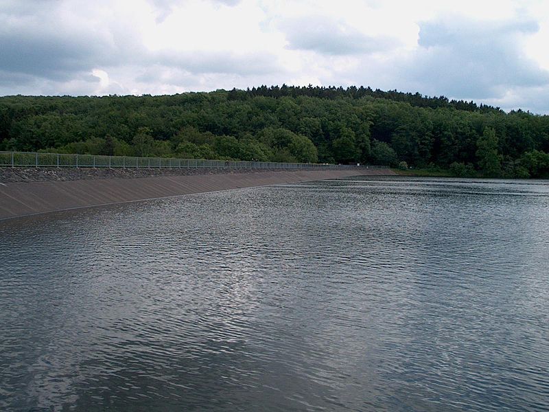 File:Steinbachtalsperre Staumauer.jpg