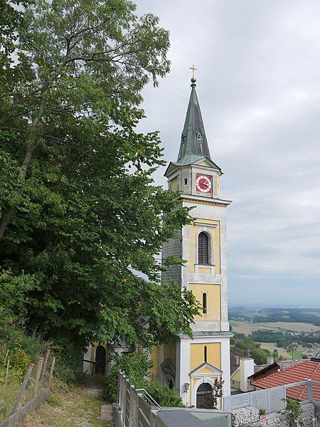 File:Wolfsegg Kirche.JPG