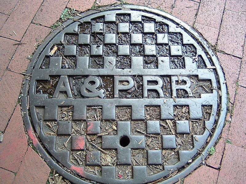 File:A&PRR manhole cover.jpg