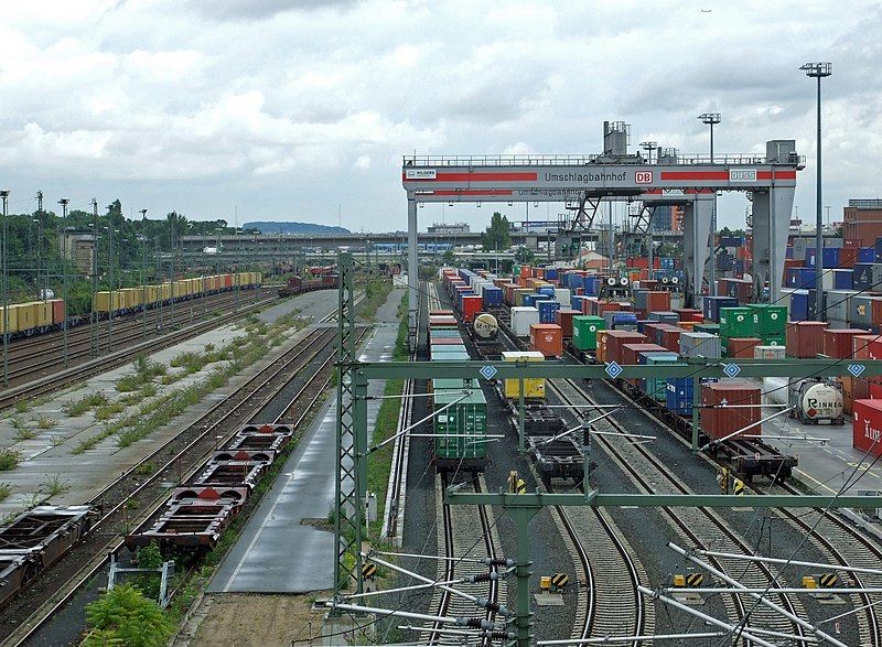 File:Container-terminal-ost-ffm004.jpg