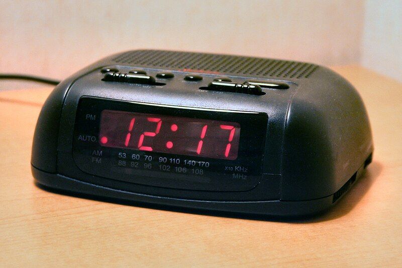 File:Digital-clock-radio-basic hf.jpg