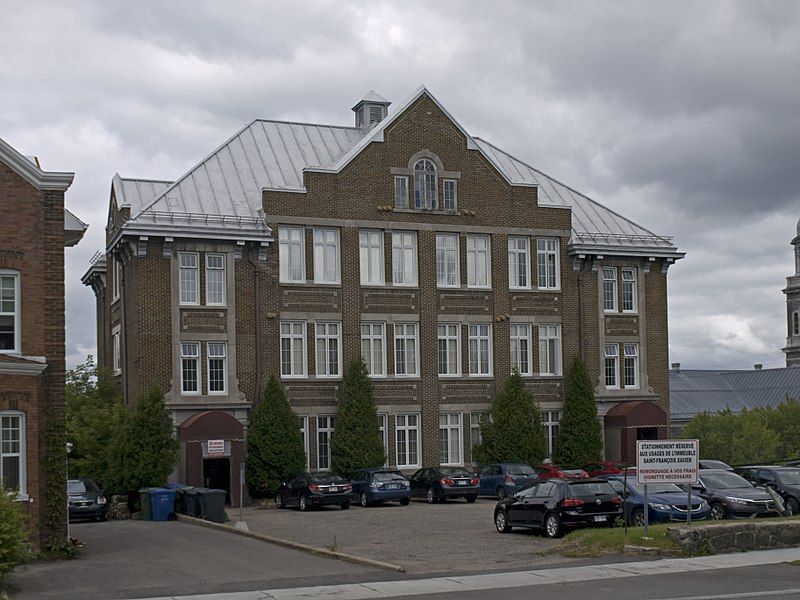 File:Ecole Saint-Francois-Xavier.jpg