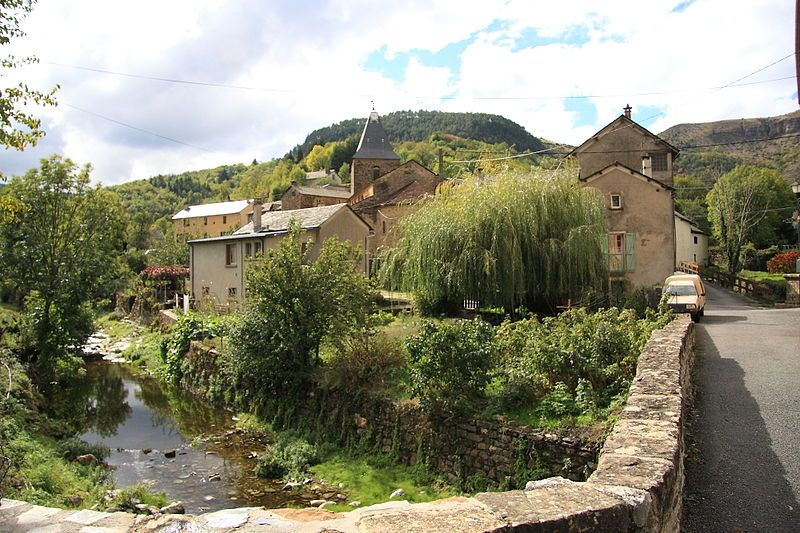 File:FR48 Fraissinet-de-Fourques 04.JPG