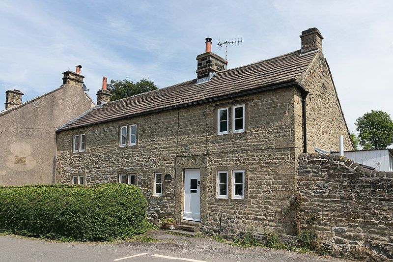 File:Hall Farmhouse Eyam-4.jpg