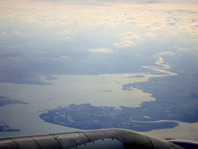 File:IsleofGrain&Medway fromtheAir.jpg