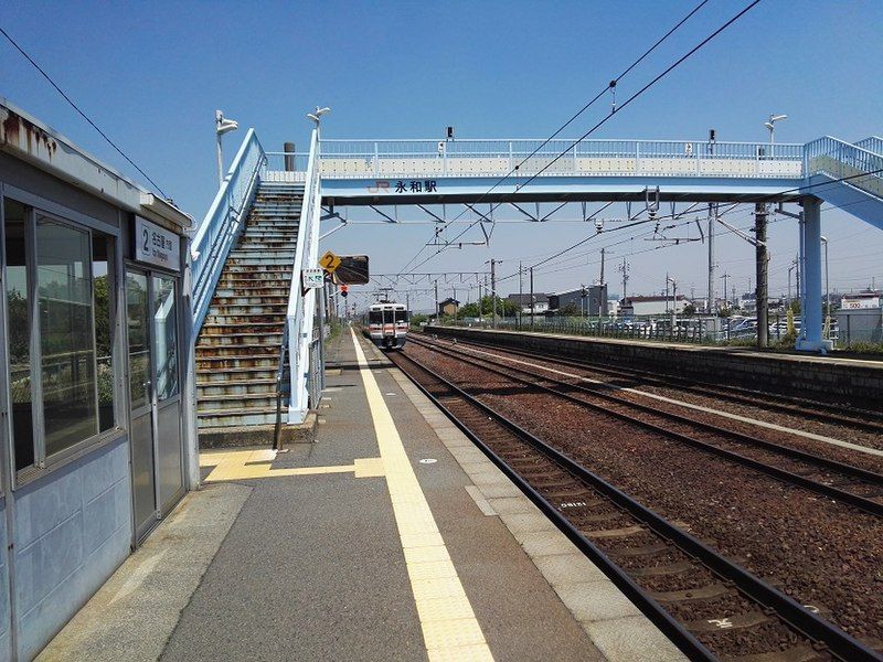 File:JR-Eiwa-station-platform.jpg