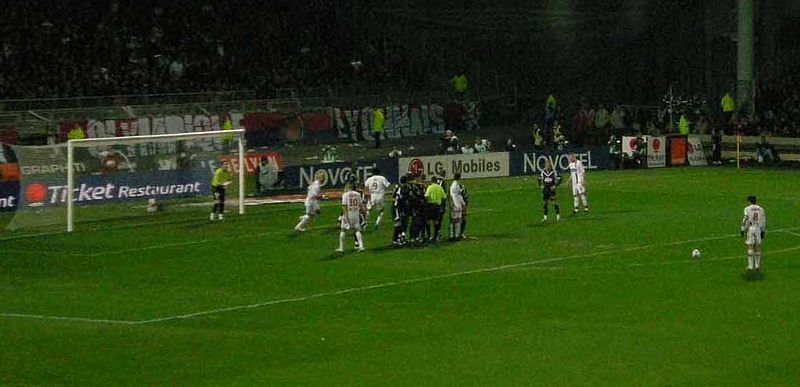 File:Juninho-free-kick 2.jpg