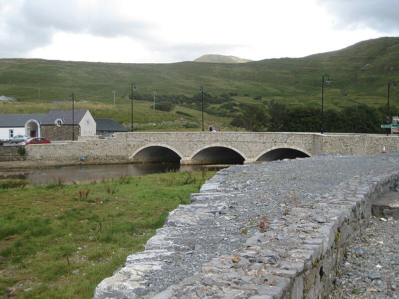 File:Leenaun Bridge 2009.JPG