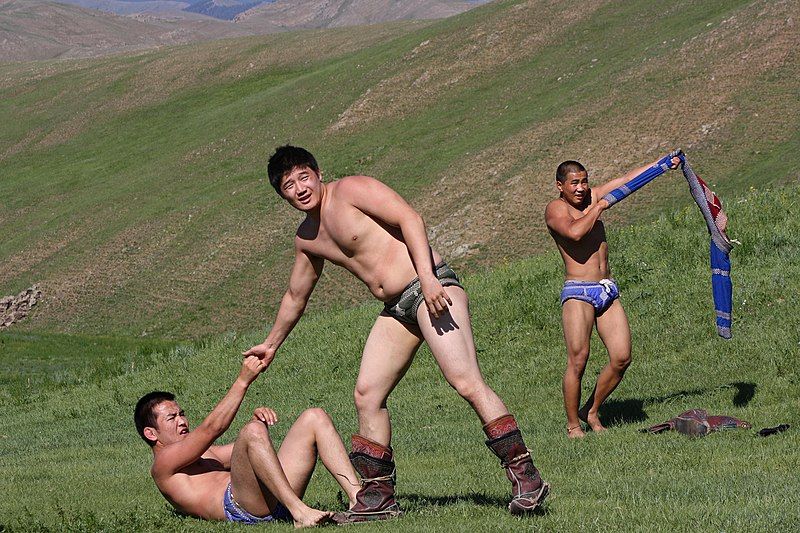 File:Mongolian wrestlers.jpg