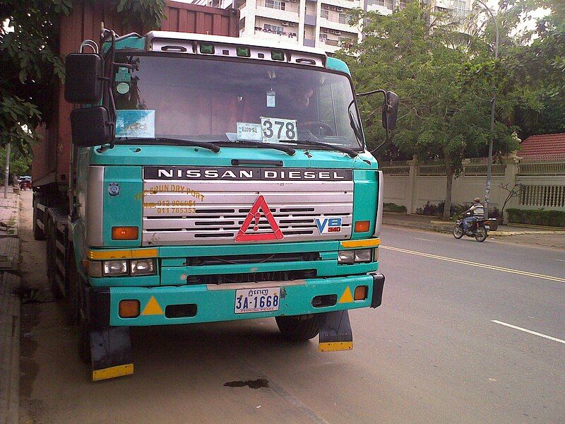 File:Nissan.CW.340.Diesel.Truck.1.Cambodge.jpg