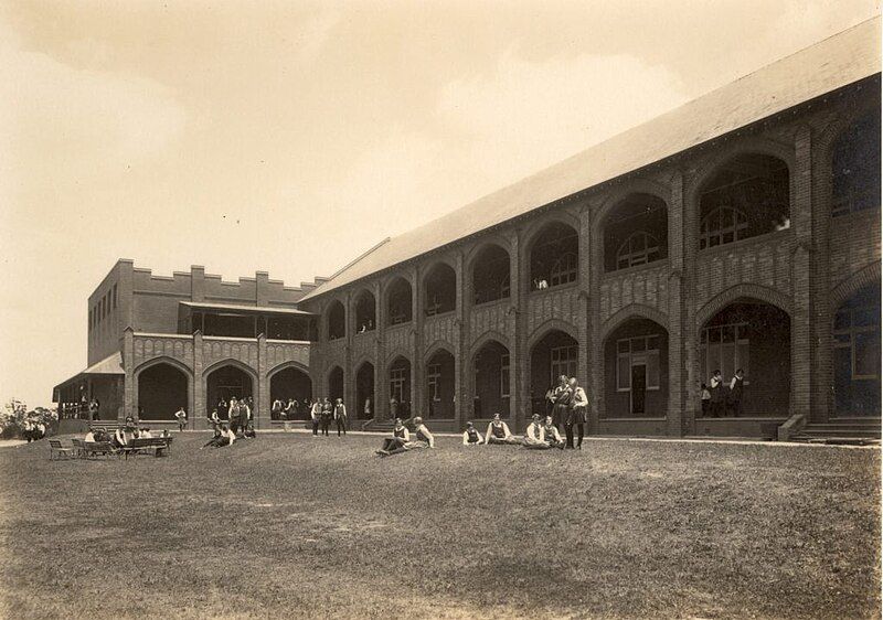 File:Pymble College Colonnade-1920s-1024x720.jpg