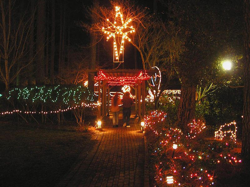 File:2007 GuidoGardensLightDisplay 1.jpg