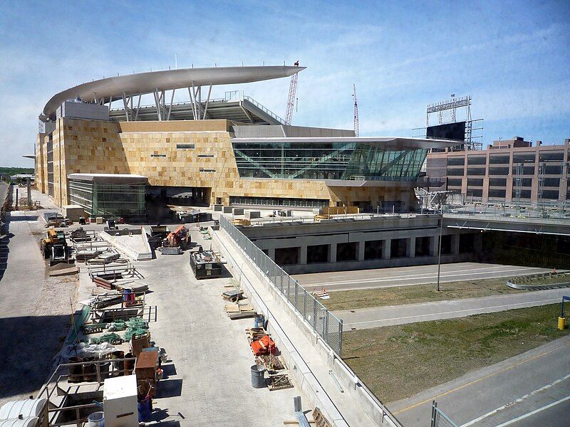 File:2009-0524-MN-TargetField03.jpg