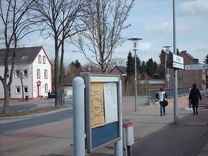 File:Bahnhof Büttgen.jpg