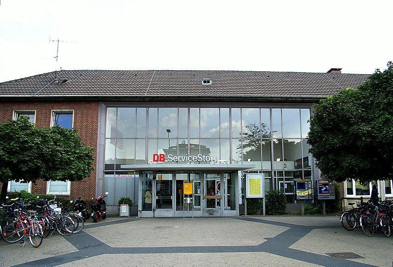 File:Bahnhof Dinslaken (Bahnhofsgebäude).jpg