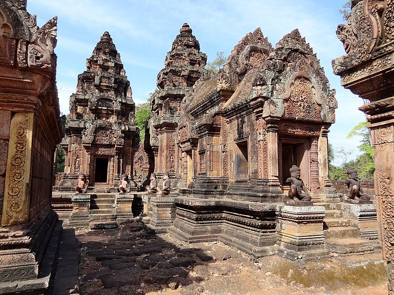 File:Banteay Srei 33.jpg