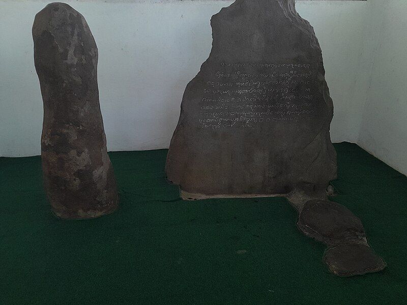 File:Batutulis Inscription inside.jpg