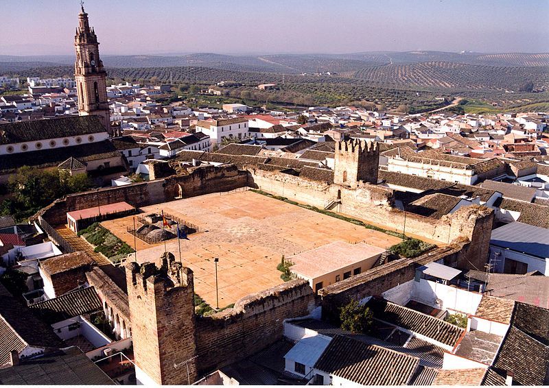 File:Castillo de Bujalance.jpg