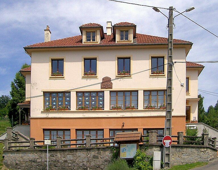 File:Cleurie, Mairie-école.jpg