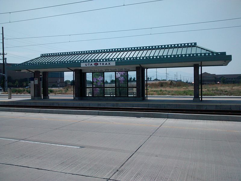 File:Decker Lake Station.jpg