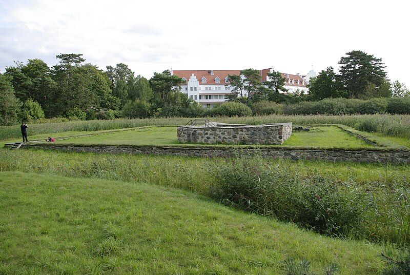 File:Falsterbohus slott.JPG