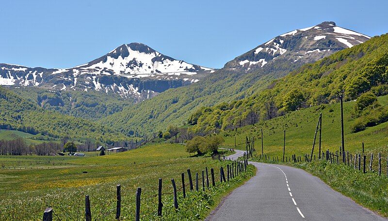 File:Fond-de-la-vallée-de-Cheylade-dpt-Cantal-DSC 2480.jpg