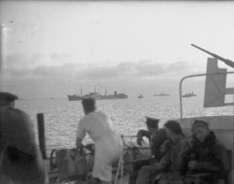 File:HMS Ledbury alongside.jpg