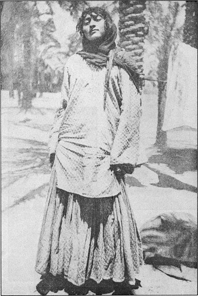 File:Laristan woman.jpg