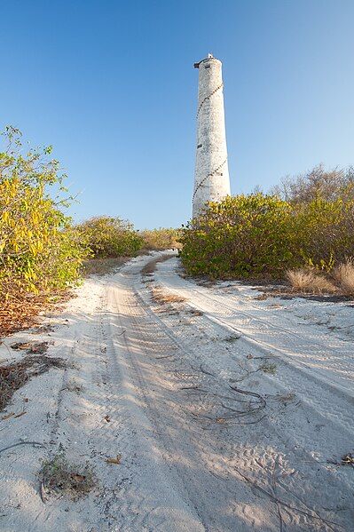 File:Medjumbe Island Lighthouse.jpg