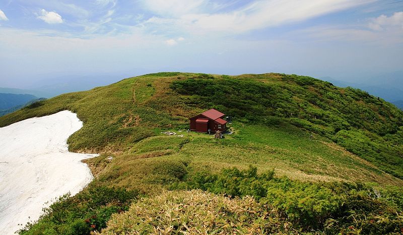 File:Mount EchizenSannomine 2009-6-25.jpg