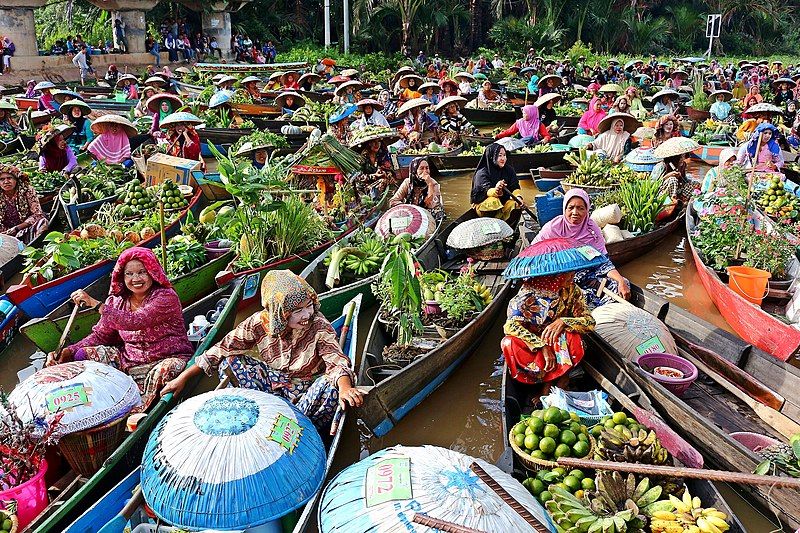 File:Pasar..Terapung.jpg