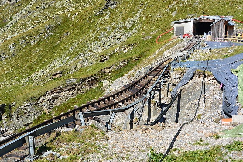 File:Reißeck-Höhenbahn - Gleisunterspülung3.JPG