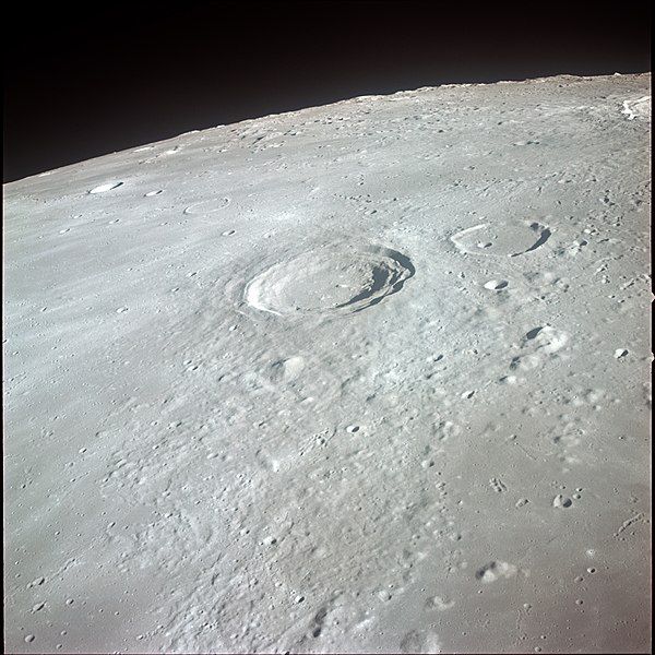 File:Reinhold crater AS12-51-7543.jpg