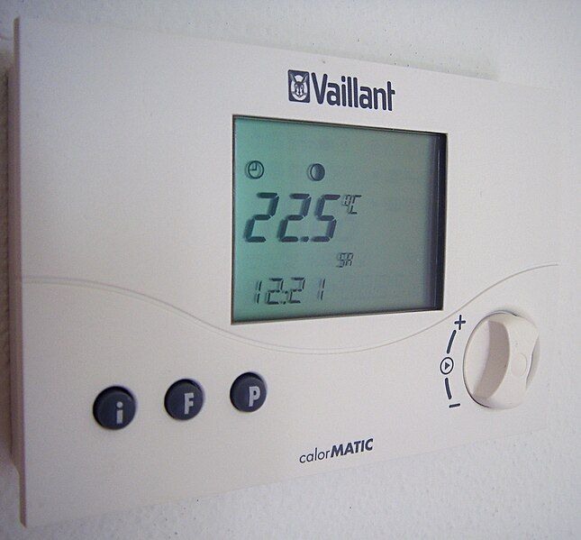 File:Room Thermostat Vaillant.jpg