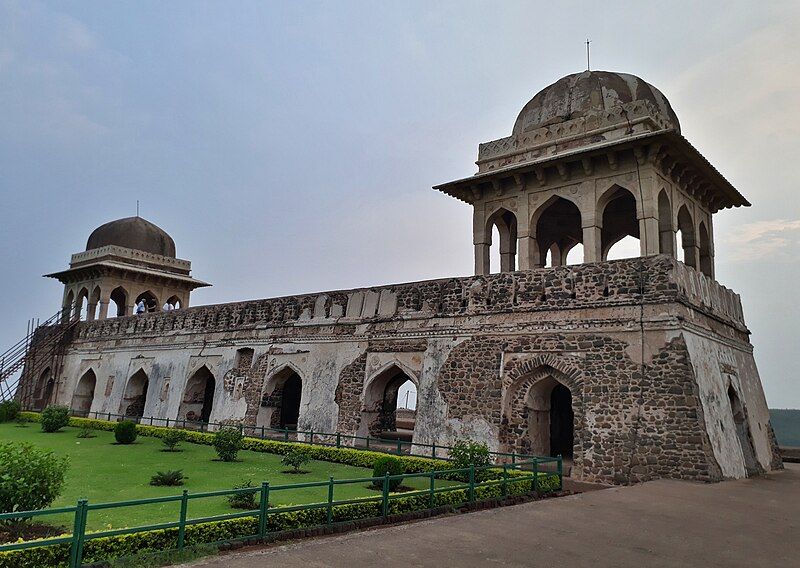 File:Rupmati Mahal.jpg