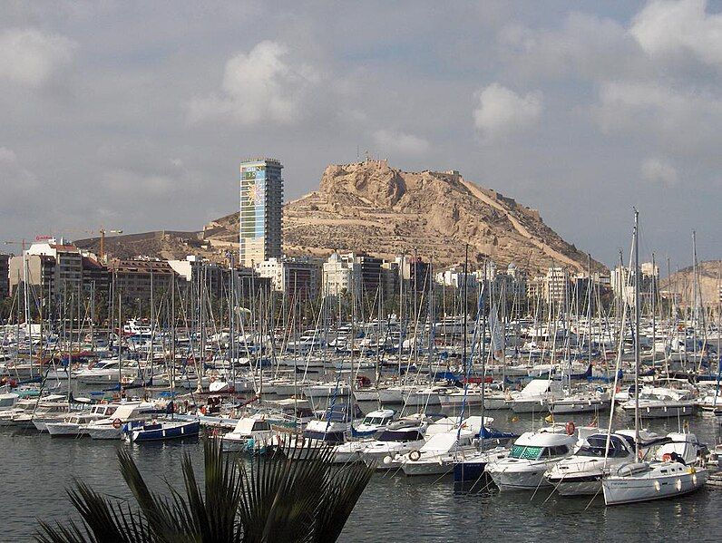 File:Skyline de Alicante.JPG