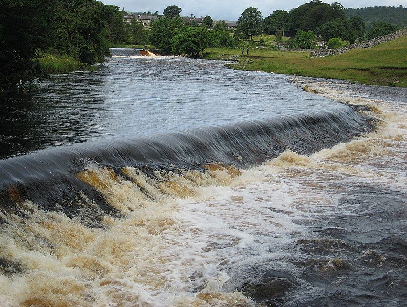 File:Upstream Linton Falls.jpg