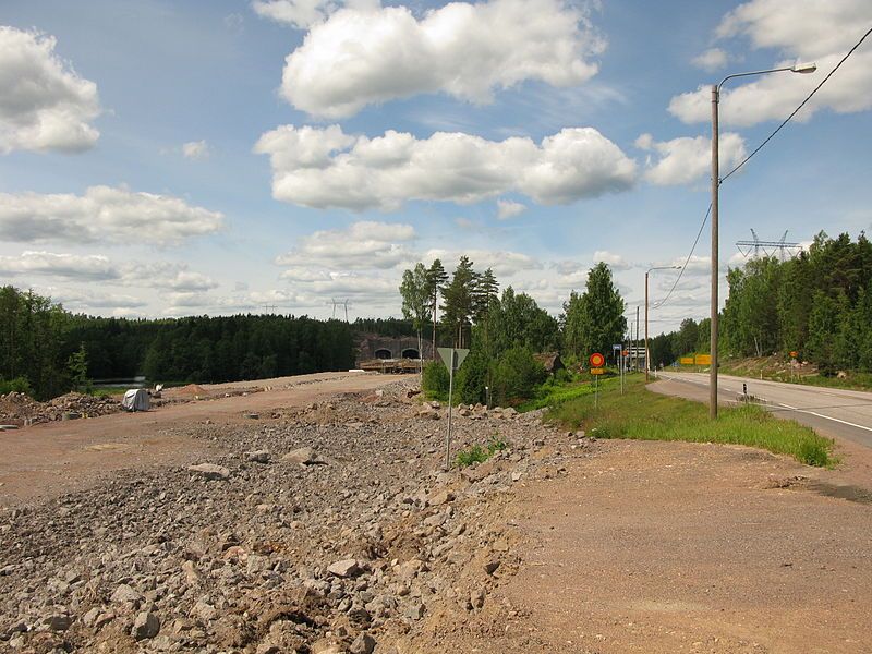 File:VT7-under-construction-2013.JPG