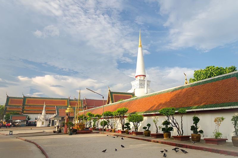 File:Wat Phra Mahathat.jpg