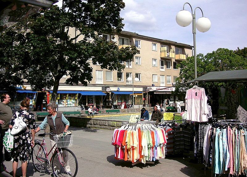 File:Bagarmossen centrum 2.jpg