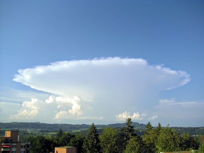 File:Big Cumulonimbus.JPG