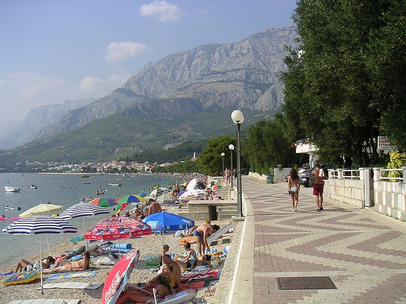 File:Boardwalk in Tucepi.jpg